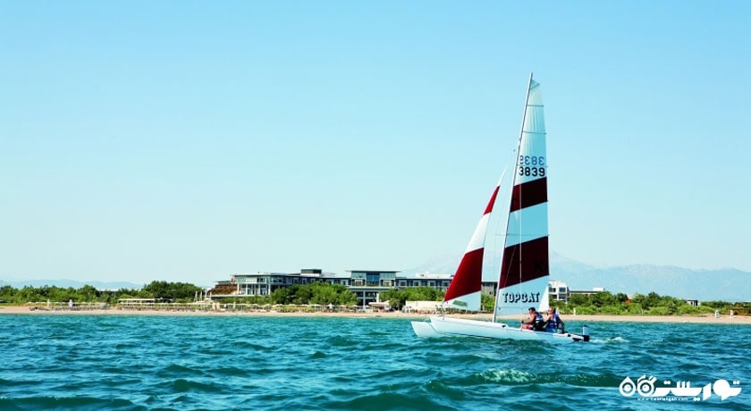 قایق سواری در دریا